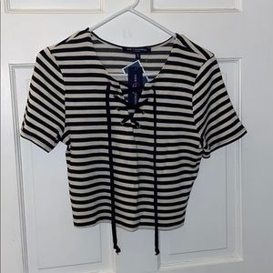 Super cute tie up short sleeve